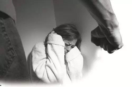 死于家暴的明星有谁,揭秘那些离世于家庭暴力的明星