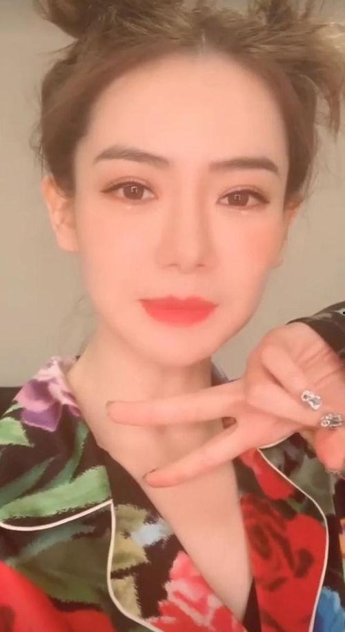 明星眼下亮片,明星亮片眼眸风采揭秘