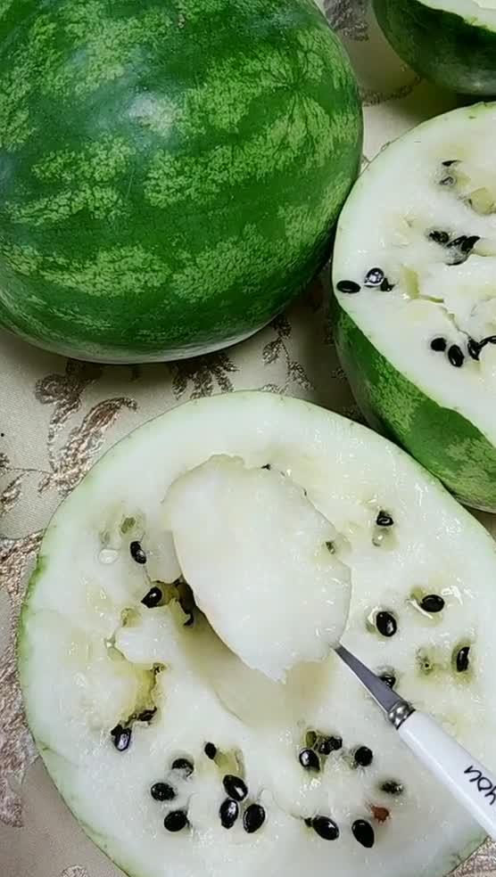 石缝瓜围着火炉吃,冬日里的温馨时光