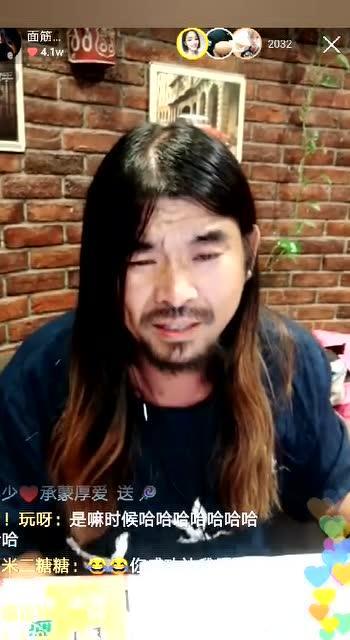 网红男人唱女儿情歌,引发网友热议